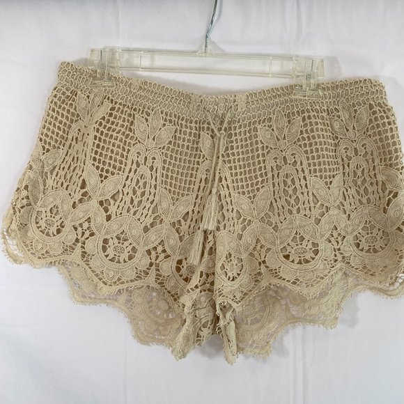 SOLD. EXPRESS Womens Beige Crochet Lined Short Shorts NWOT - Picture 4 of 11